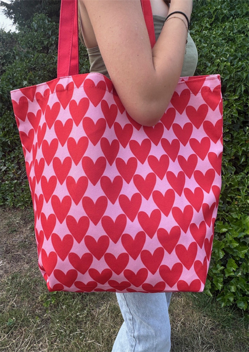 Roze canvas shopper met rode hartjesprint