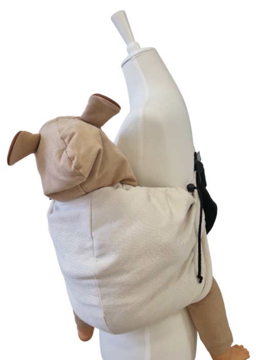 Storchenwiege Hipino Moonstone beige draagzak op paspop