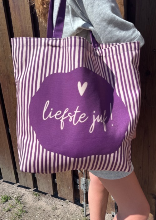 Paarse canvas shopper met tekst liefste juf